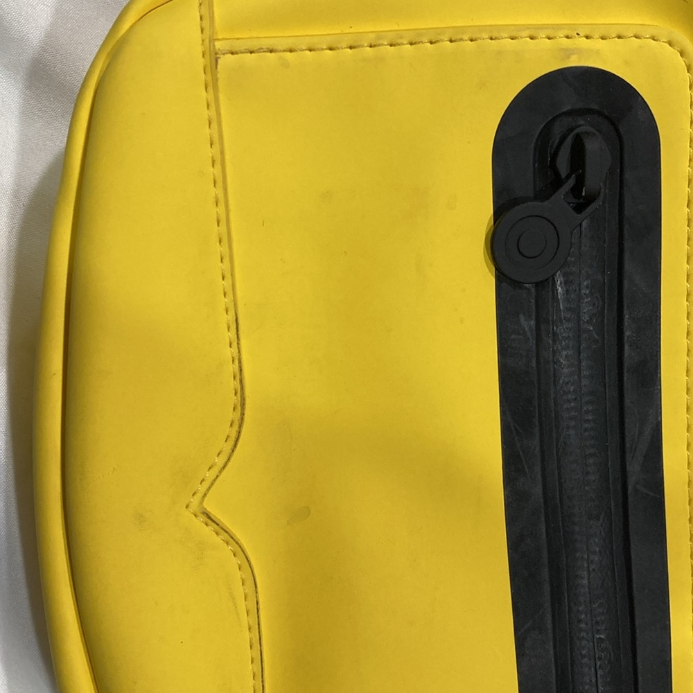 Hunter yellow waist bag never used but was stored with other purses so has marks - Picture 5 of 5